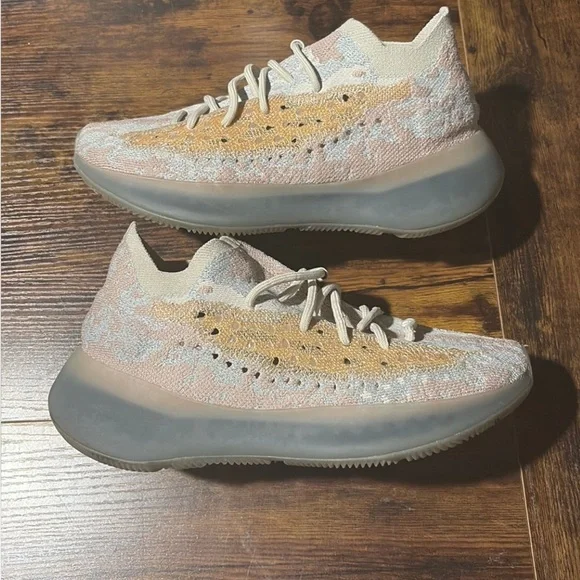 Stylish Sneakers in Cream and Tan - Picture 1 of 12